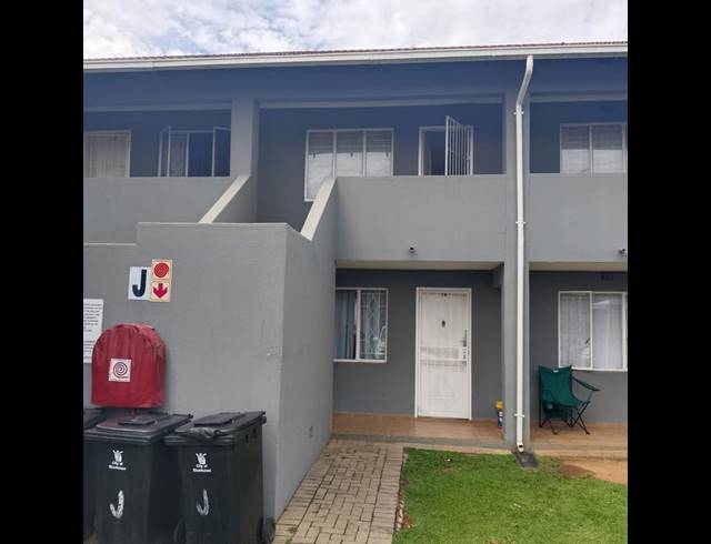 1 BEDROOM TOWNHOUSE FOR SALE IN GLEN MARAIS